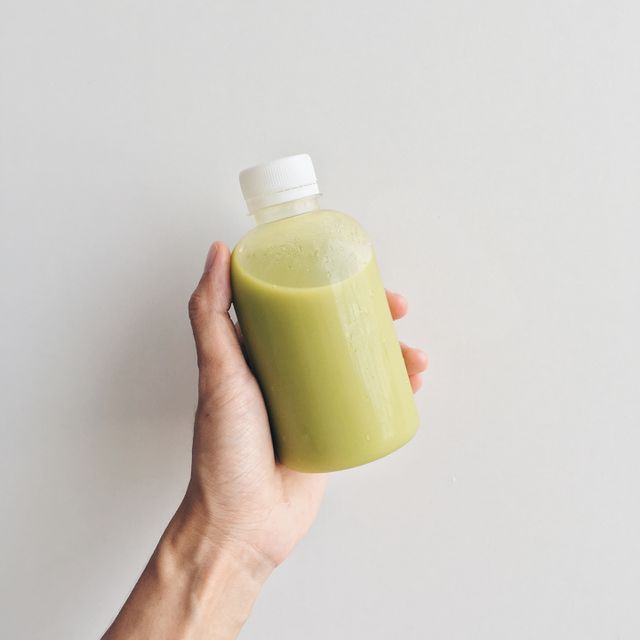 Holding food : Avocado juice 
