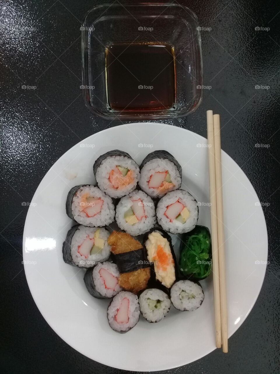 Cơm cuộn Sushi.