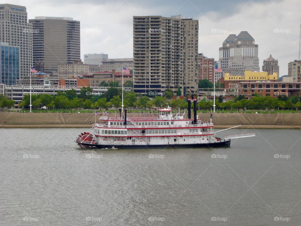 BB Riverboat sailing on the Ohio River in Cincinnati, Ohio!