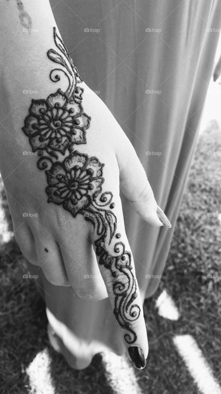 henna black white