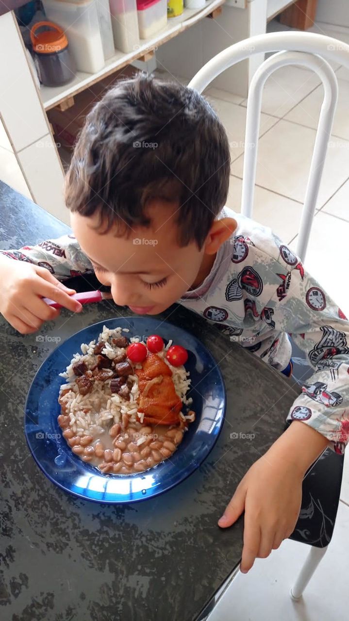 boy eating