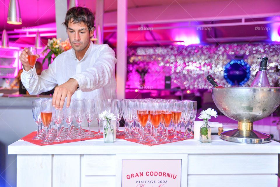 Man arranging the glasses