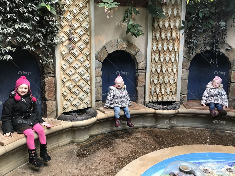 3 girls at the fountains. 