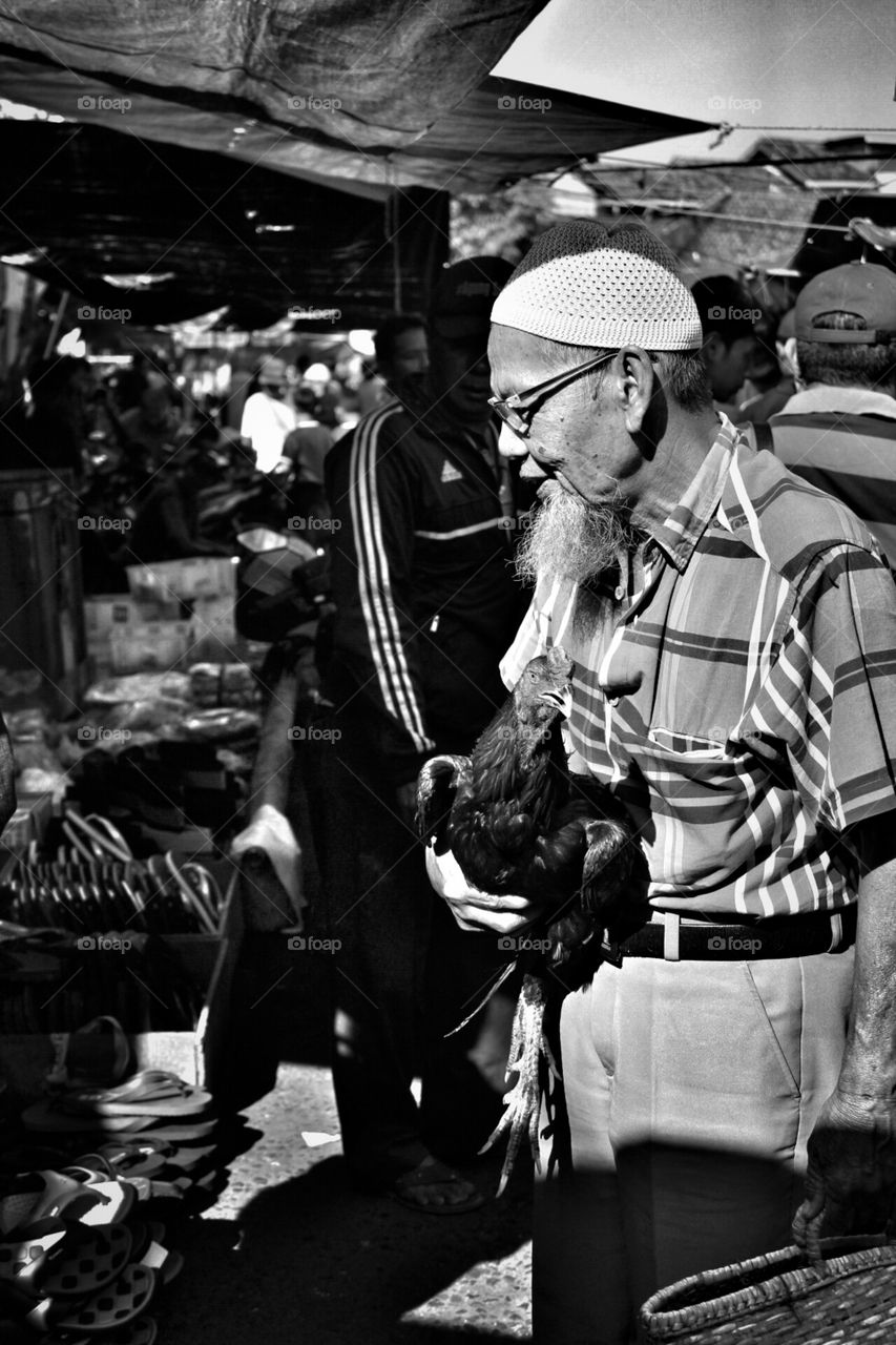 lokasi di pasar kotakede Yogyakarta  
di sini saya dg teman bimbel fotografi  datang ke pasar kota kede Yogyakarta untuk tugas moto street atau ke giatasan di luar