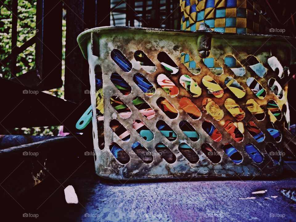 Clothes pins basket