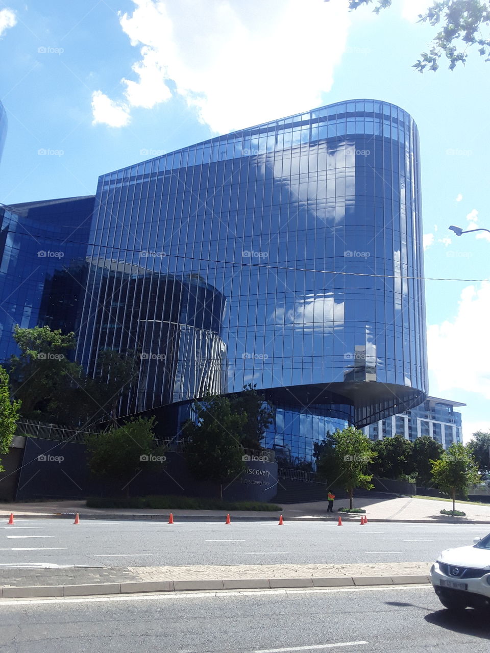 A beautiful reflections on the building structure.