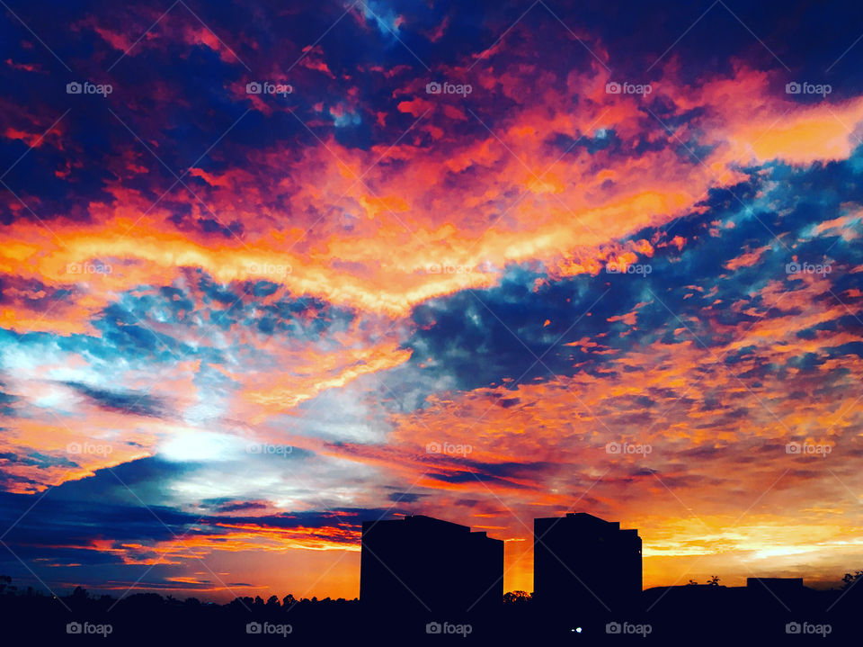 🌅05h33 - Uau! Desperte, #Jundiaí.
Que a #TerçaFeira possa valer a pena!
🍃🙌🏻
#sol #sun #sky #céu #photo #nature #morning #alvorada #natureza #horizonte #fotografia #pictureoftheday #paisagem #inspiração #amanhecer #mobgraphy #mobgrafia 