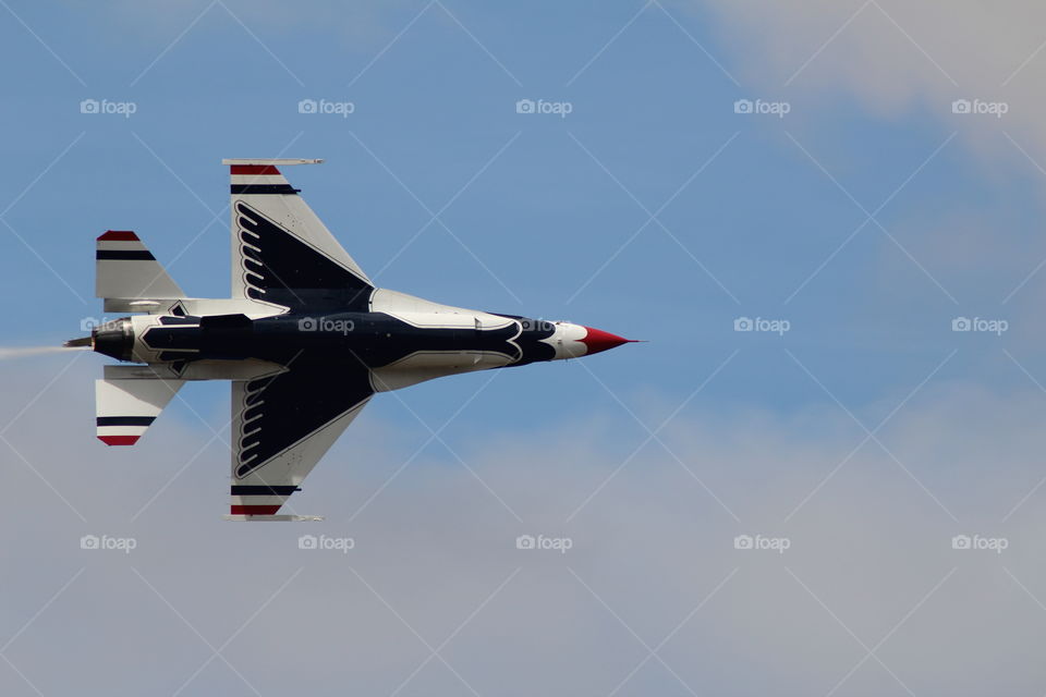 US Thunderbird @ RIAT - Top speed performing an amazing display!