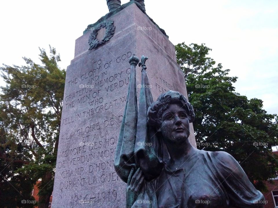 Memorial statue in Mtl