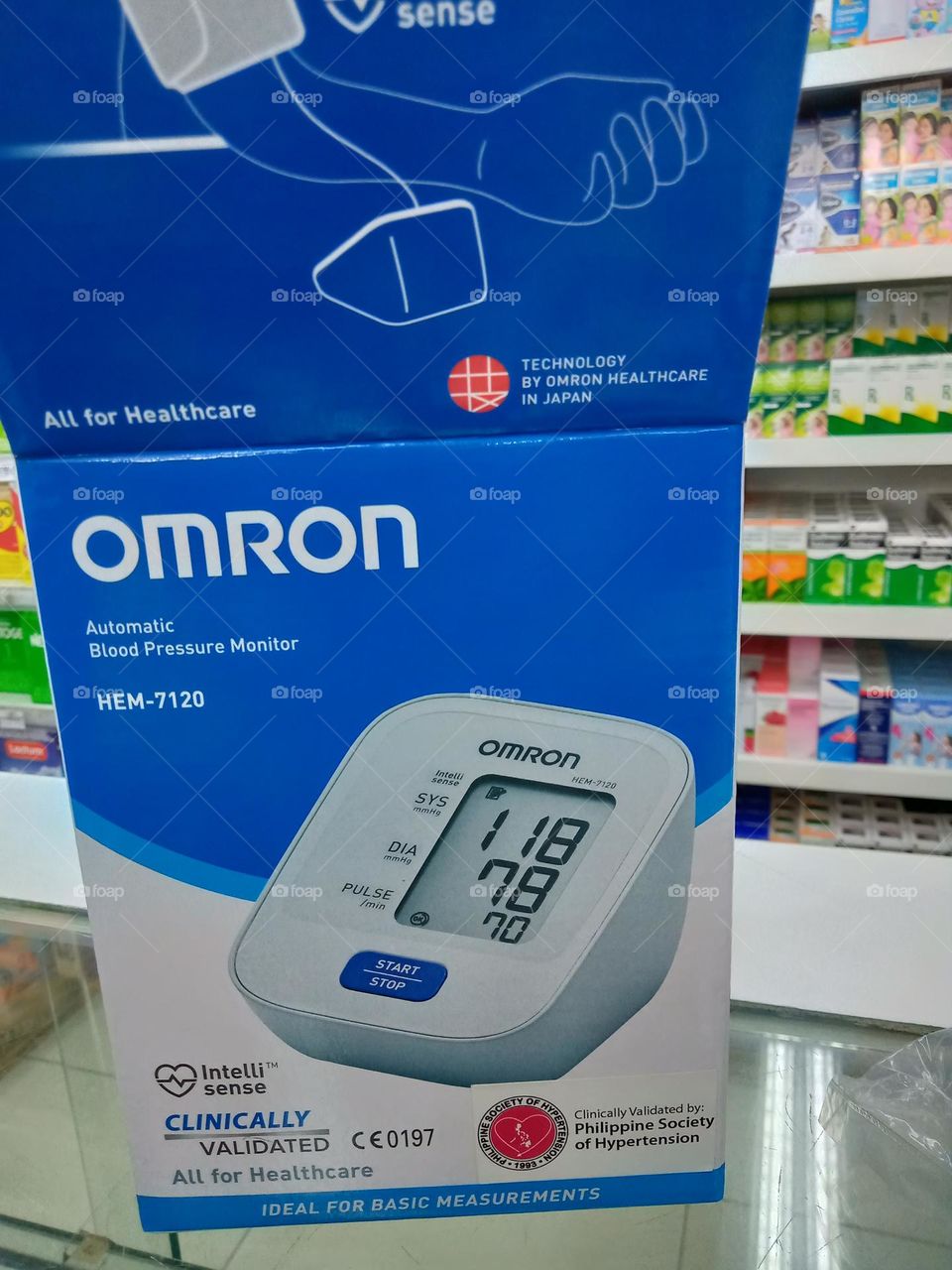 OMRON DIGITAL AUTOMATIC BLOOD PRESSURE BATTERY OPERATED,,IDEAL FOR BASIC MEASUREMENTS,, VERY USEFUL TO MONITOR HUMAN DAILY BLOOD PRESSURE