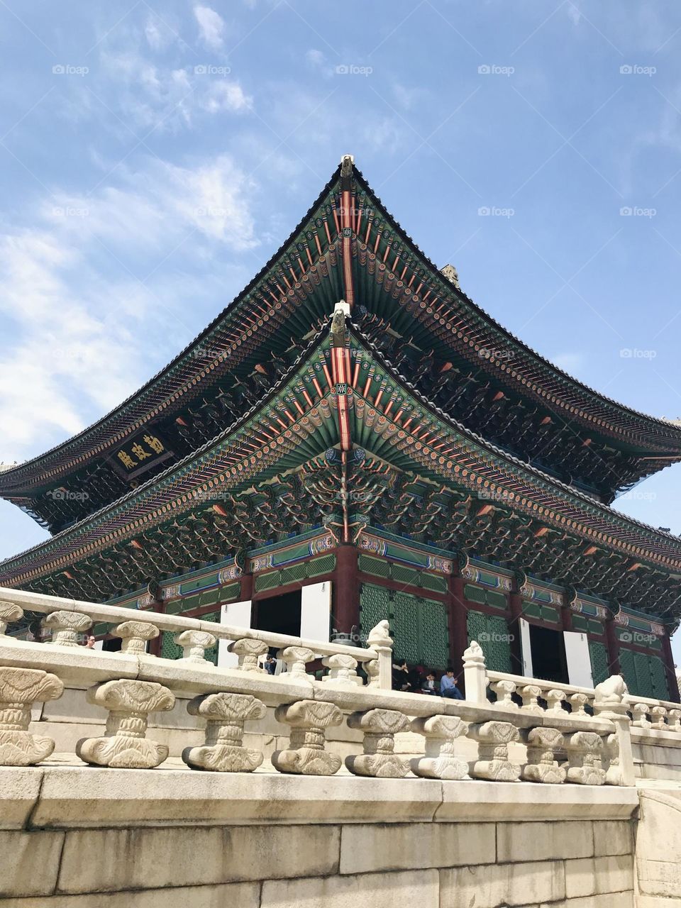 The site of Gyeongbokgung Palace was at the heart of Seoul and deemed auspicious according to the traditional practice of geomancy. Gyeongbokgung Palace provides a glimpse into Joseon's royal culture, palace life and architecture.