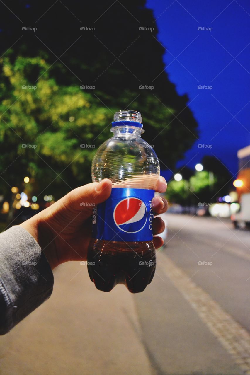 Pepsi in a girls hand 