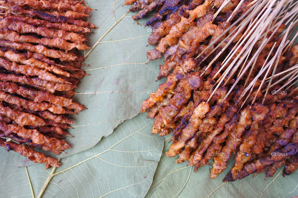 chicken satay on the leaf