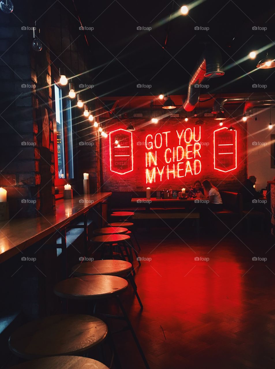 Neon quote in english pub 