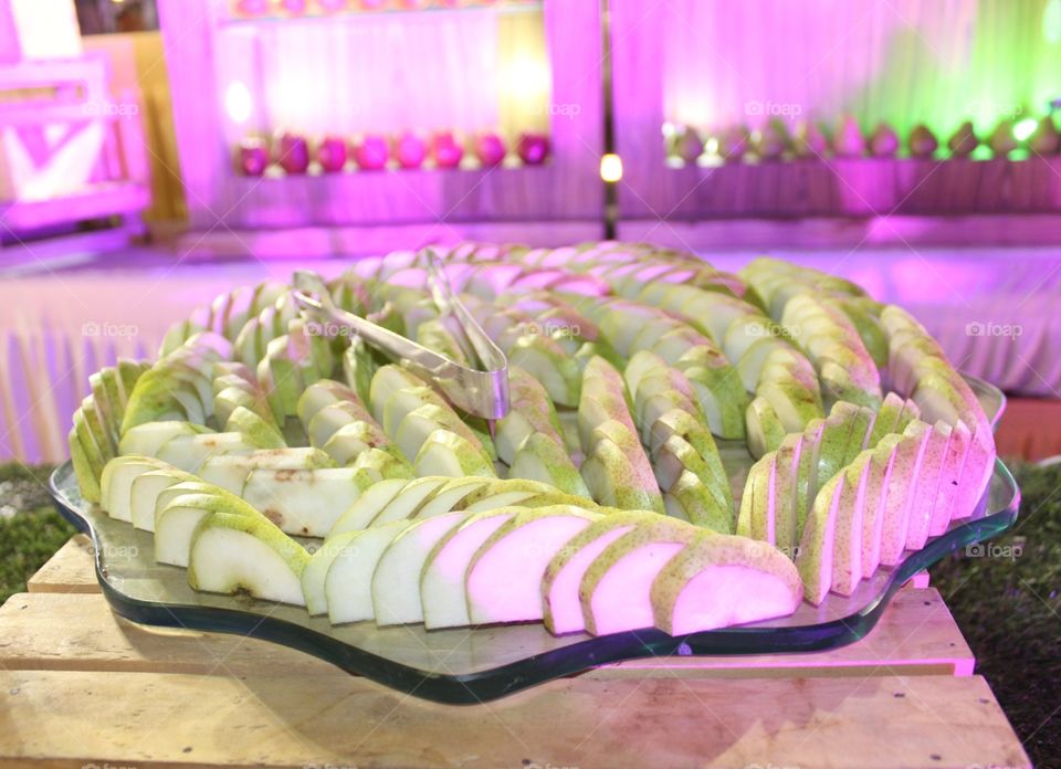 Cutting grapefruit sections = lunch fit for a king!
Since then, there’s been no turning back. I’ve been cutting grapefruit sections like this for over 20 years and haven’t looked back.
Grapefruit, one of the more affordable winter fruits, can offer