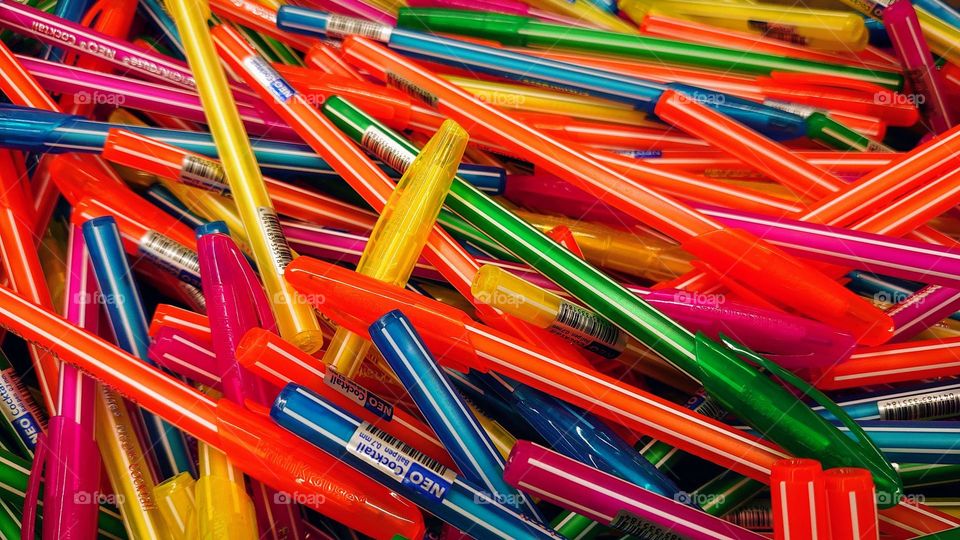 Vibrant 🏳️‍🌈 Multicoloured 🏳️‍🌈 Pens🏳️‍🌈