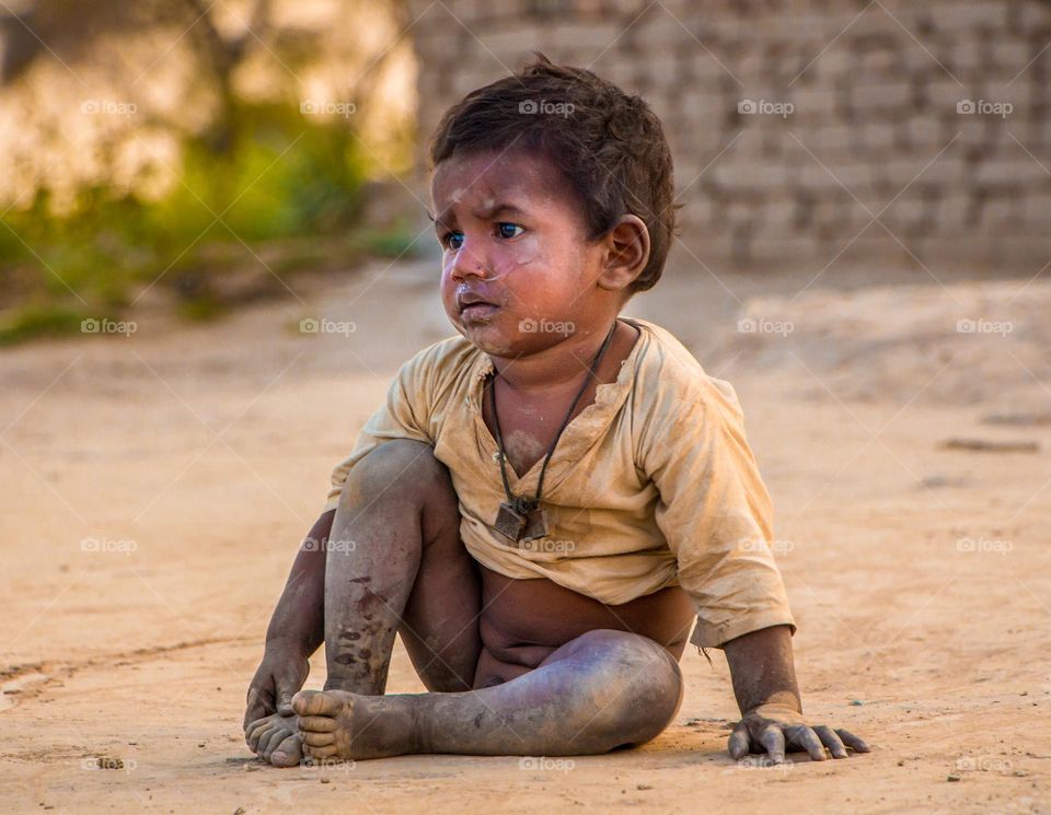 kid waiting for mom