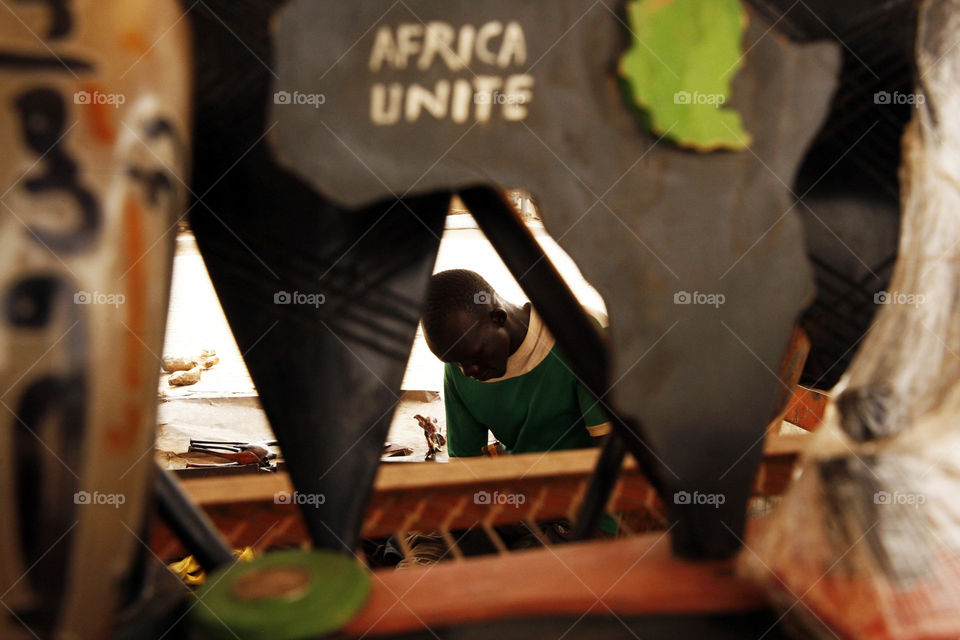 The ebony wood, which is imported from southern Sudan, is considered to be the best wood in the ceramics industry, which has benefited the people of South Sudan and the market of ceramics and handicrafts from the popular markets of tourists in Sudan