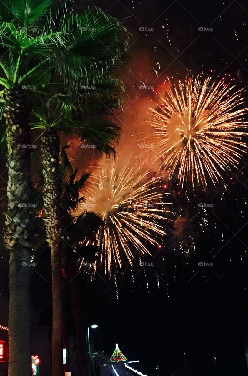 Always fun to watch the holiday fireworks off the pier in Manhattan Beach, CA.  Lots of family, friends, neighbors, and visitors celebrating together.