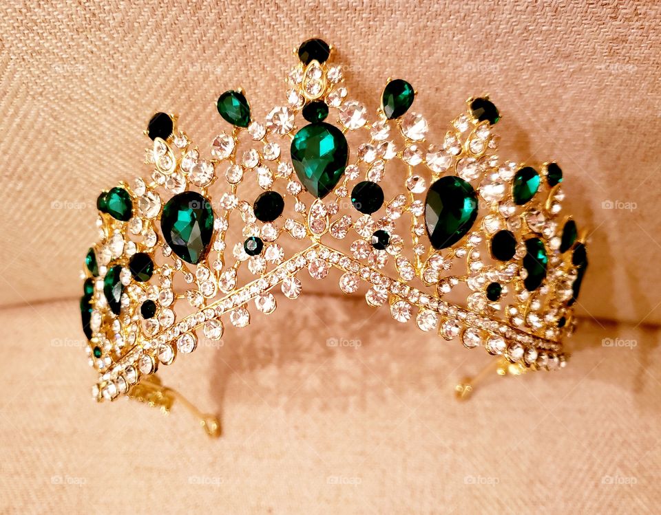 emeralds crown