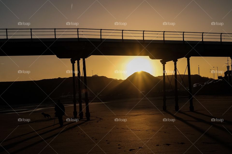 Sunrise under the pier 