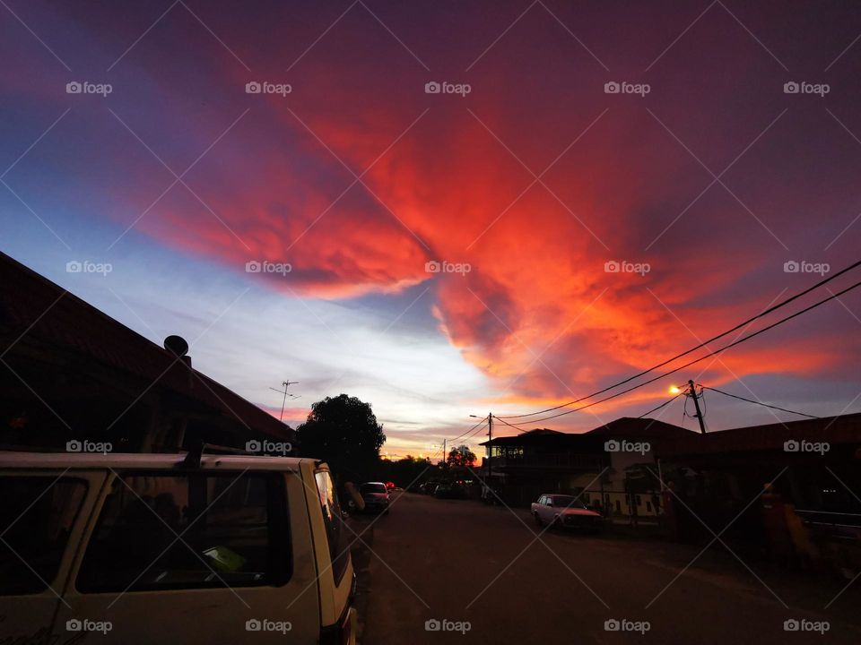 The blue sky and white clouds are about to be swallowed up