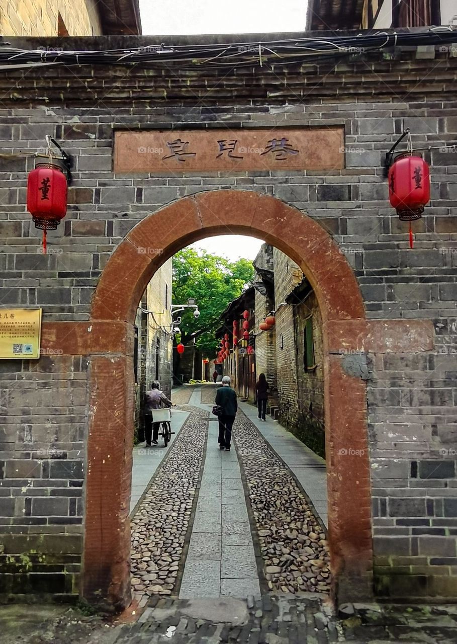 The oldest mother in this era. 