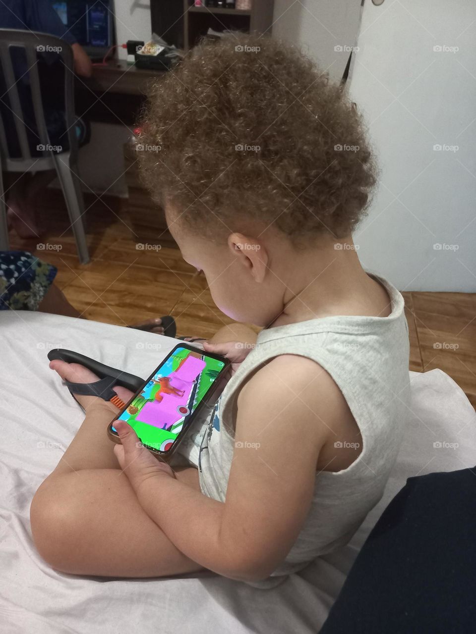 A tecnologia na educação infantil é uma ótima forma de proporcionar estímulos diferentes às crianças, contribuindo para o seu pleno desenvolvimento. Além disso, as ferramentas tecnológicas ajudam inclusive a desenvolver  habilidades socioemocionais