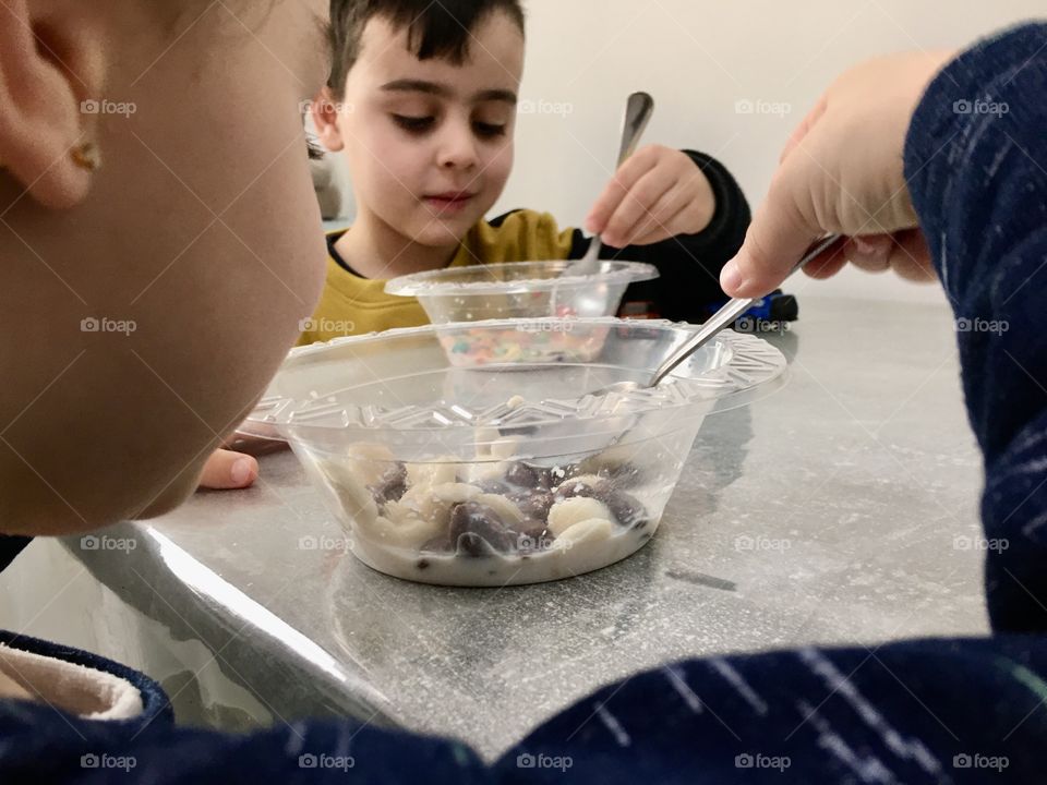 Children eat cereals