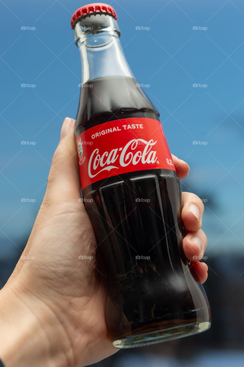 Coke in a hand