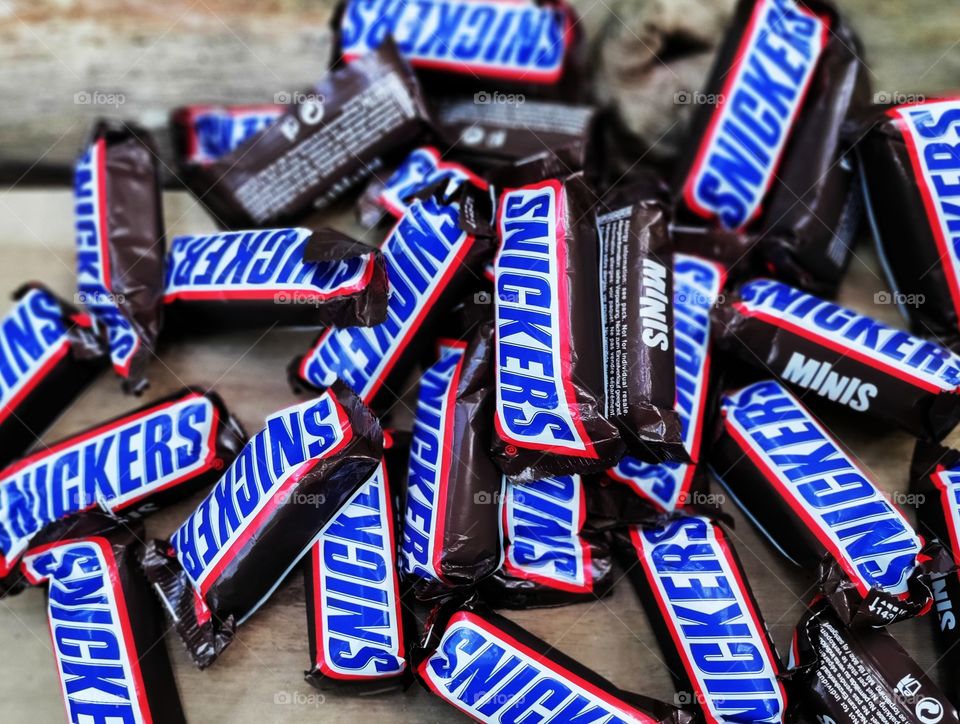 SNICKERS chocolates