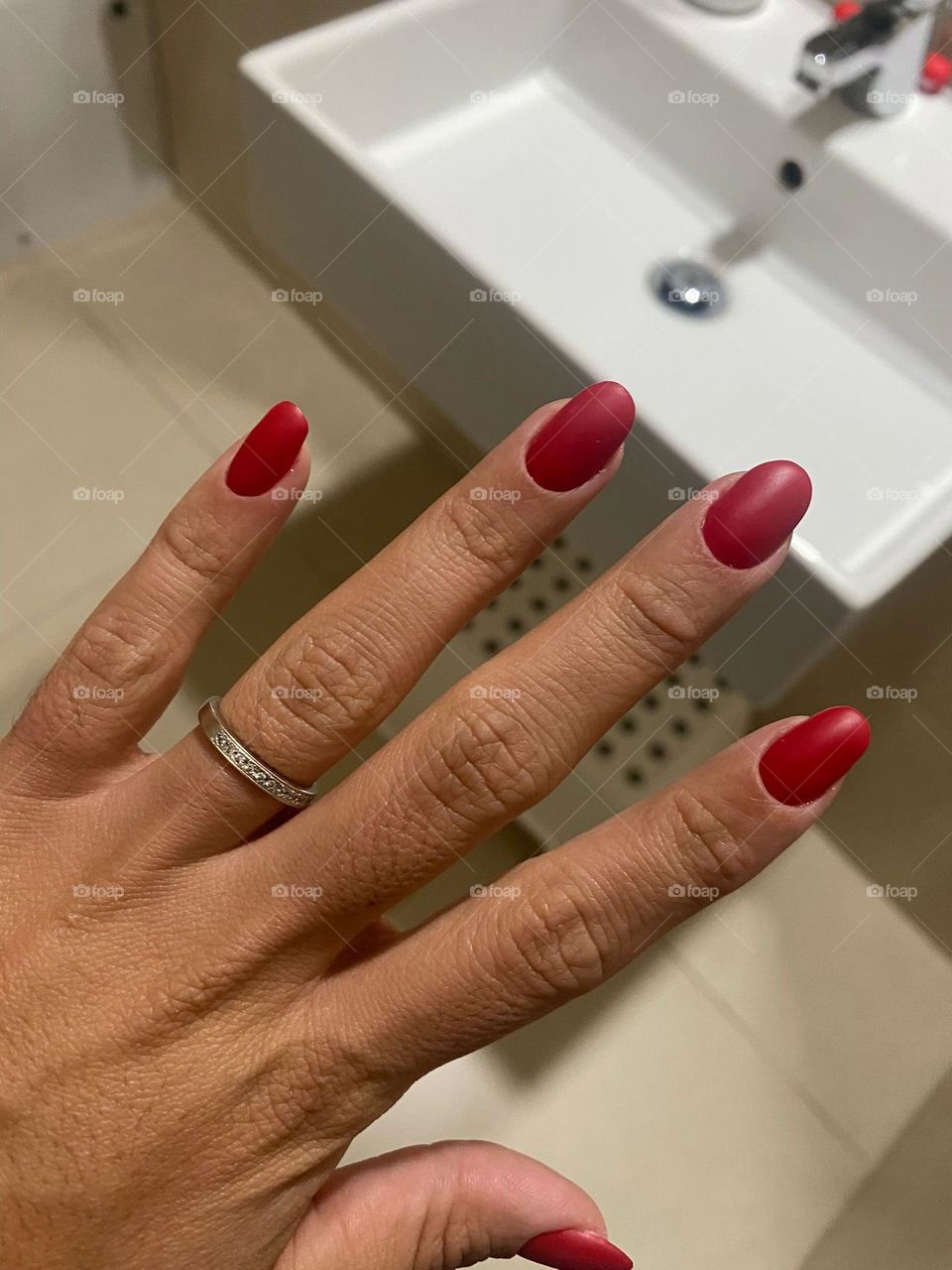 manicura color rojo uñas