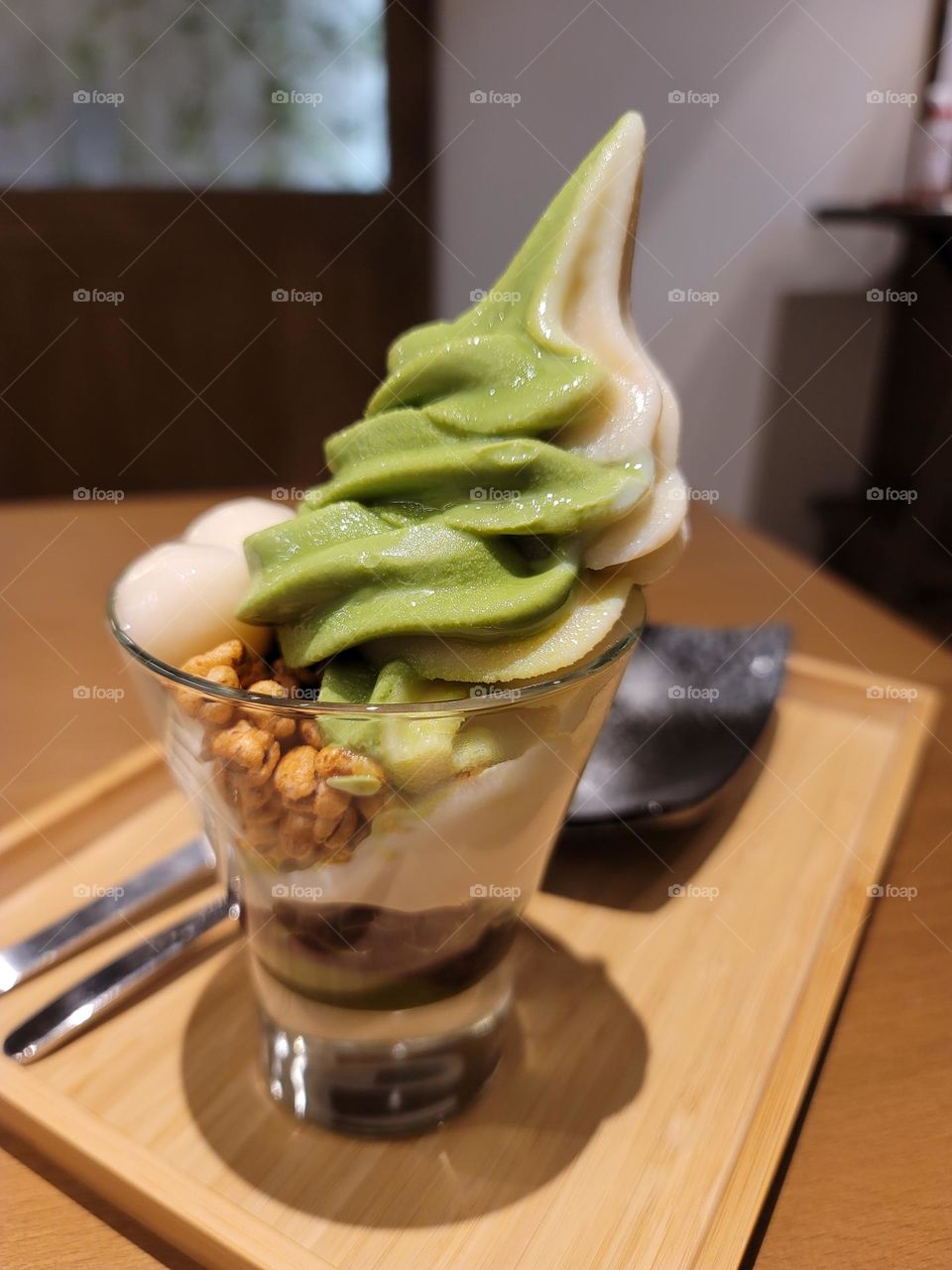 Soft-cream sundae with two flavors of soy milk and matcha