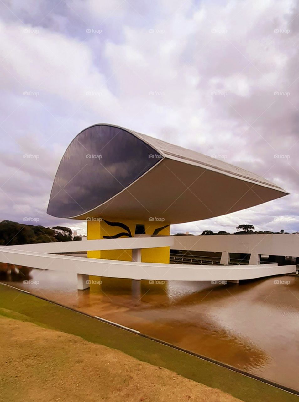 MON- museu Oscar Niemeyer, conhecido como  Museu do olho , linda arquitetura.