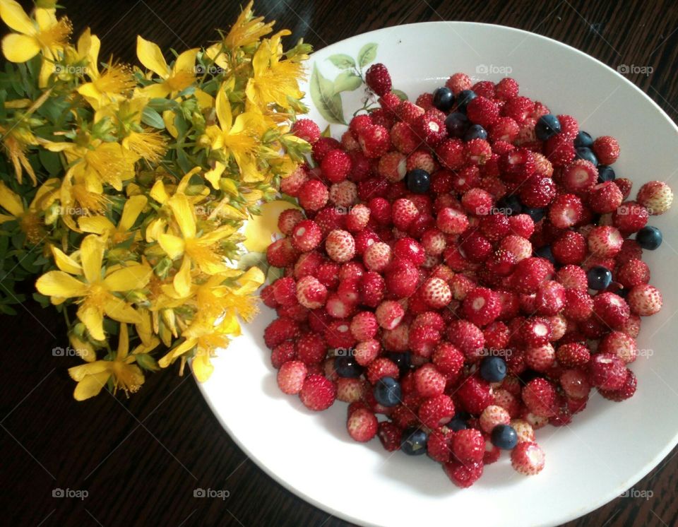 wild strawberries on a plate healthy summer food