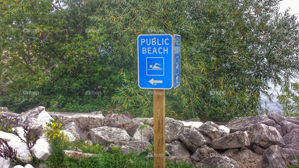 Signage . Beach This Way