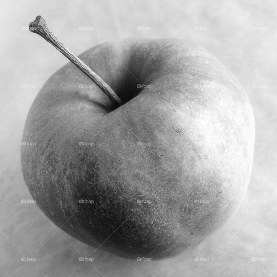 B/W apple