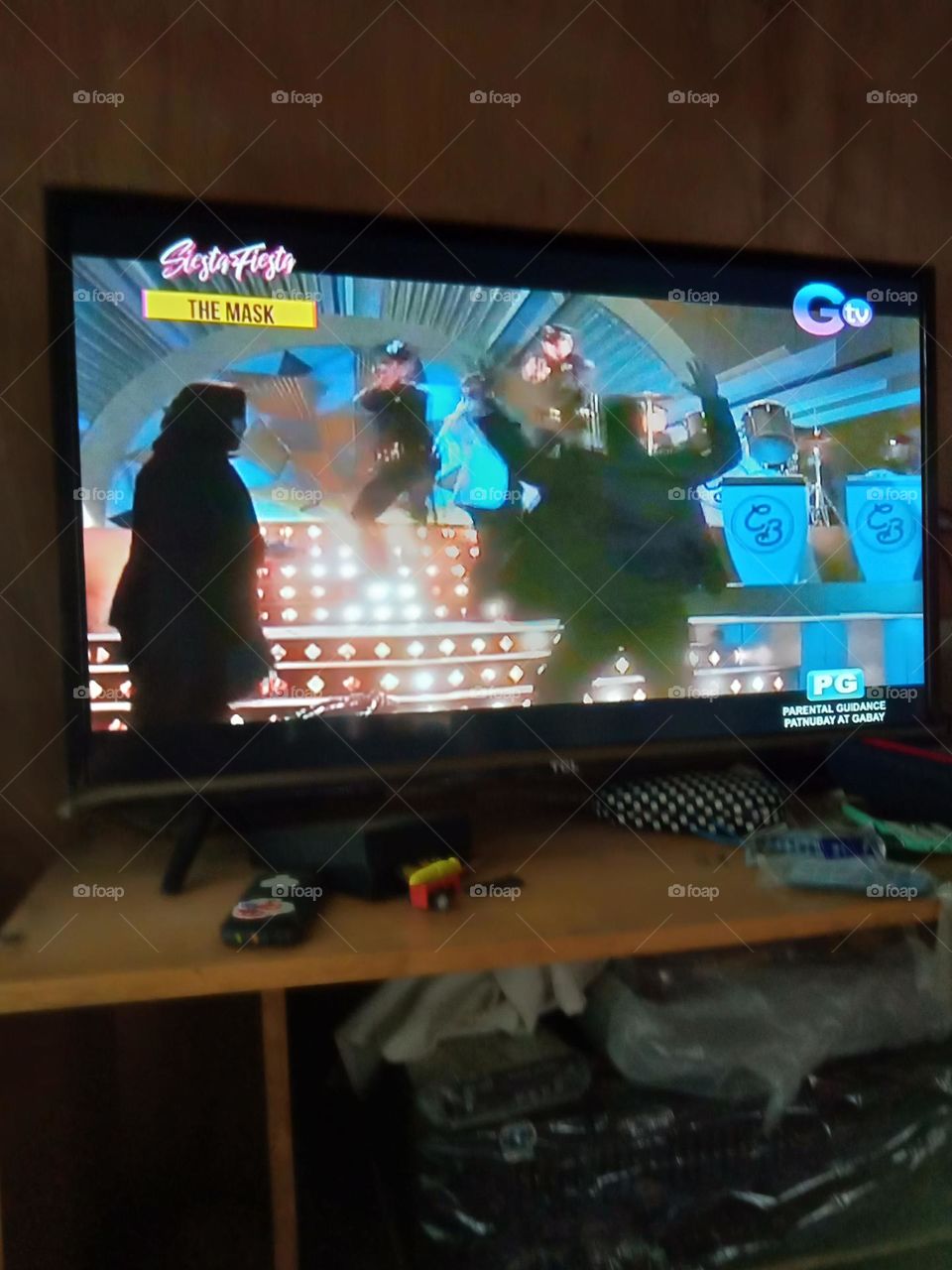 WATCHING MOVIE, THE MASK,, POLICE IS FIRING THE BAD GUYS