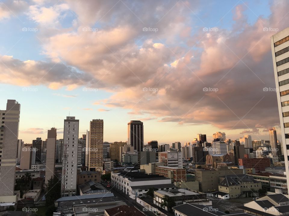 SKY céu lindo tarde Curitiba Brasil prédios 
