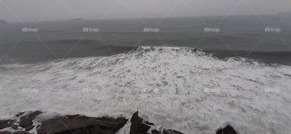 Day with rain in Guarujá beach
