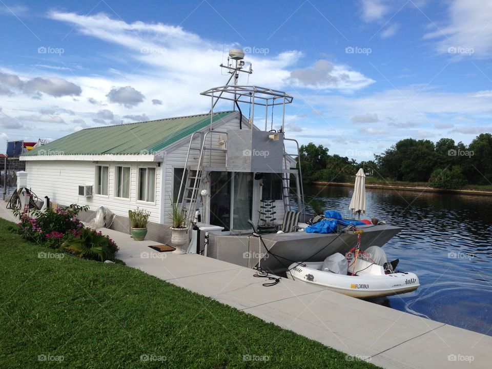 House boat