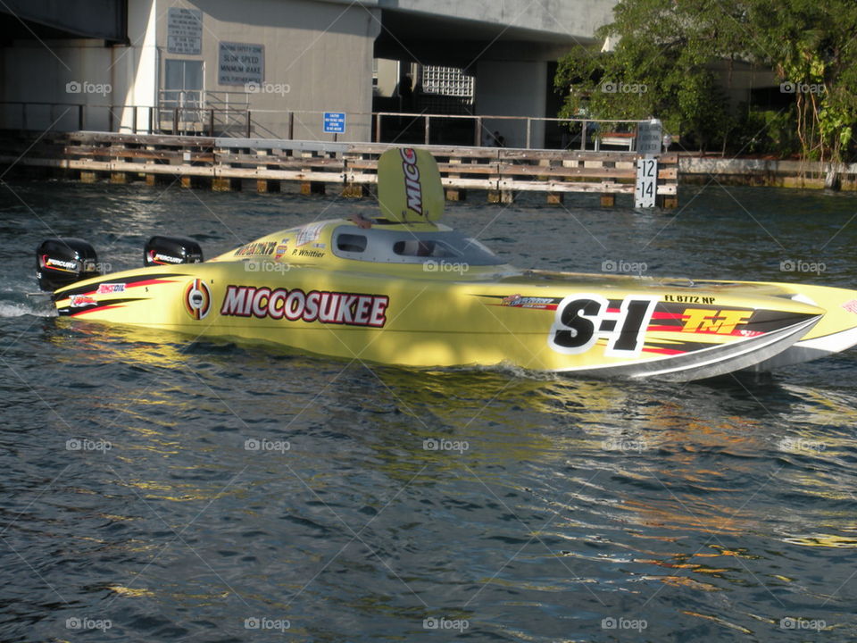 Race boat