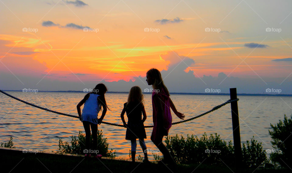 Amigos. Three girl friends enjoying the golden sun 