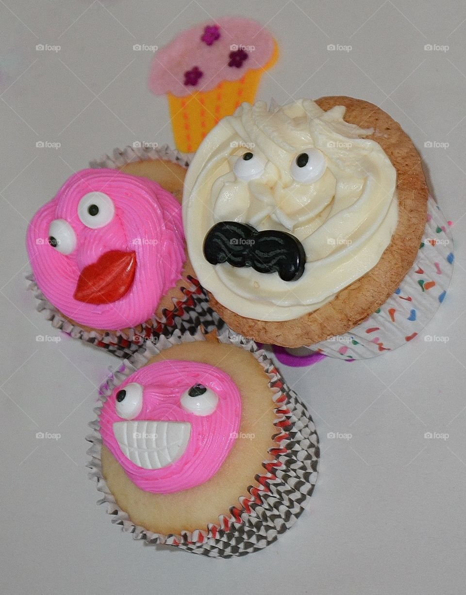 Cupcakes with Faces