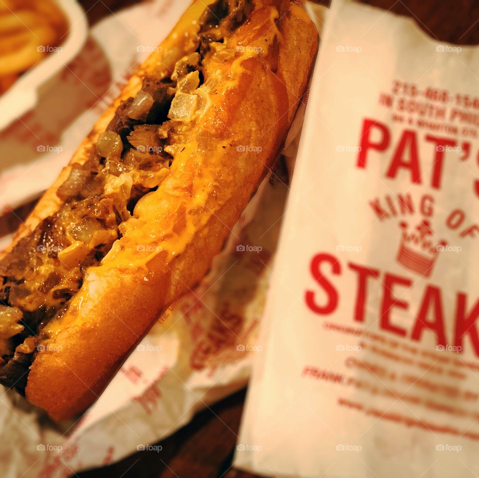 Philly Cheesesteak Sandwich, Philadelphia Cuisine, Philly Cheesesteak, Pat’s King Of Steaks Restaurant, Delicious Cuisine In Philadelphia, American Cuisine 