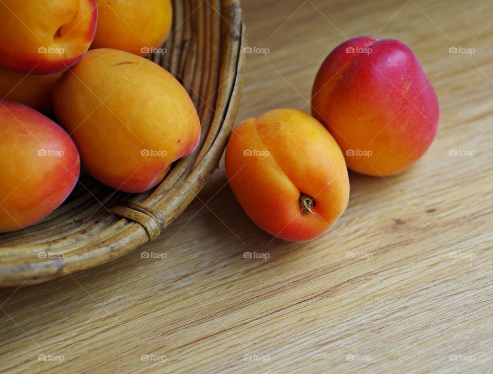 Peaches fruits