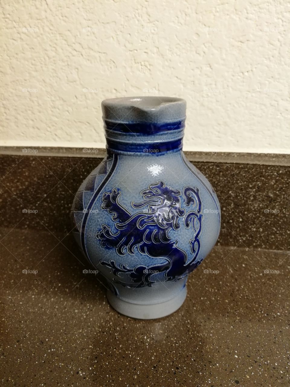 Porcelain vase with beautiful Dragon painting