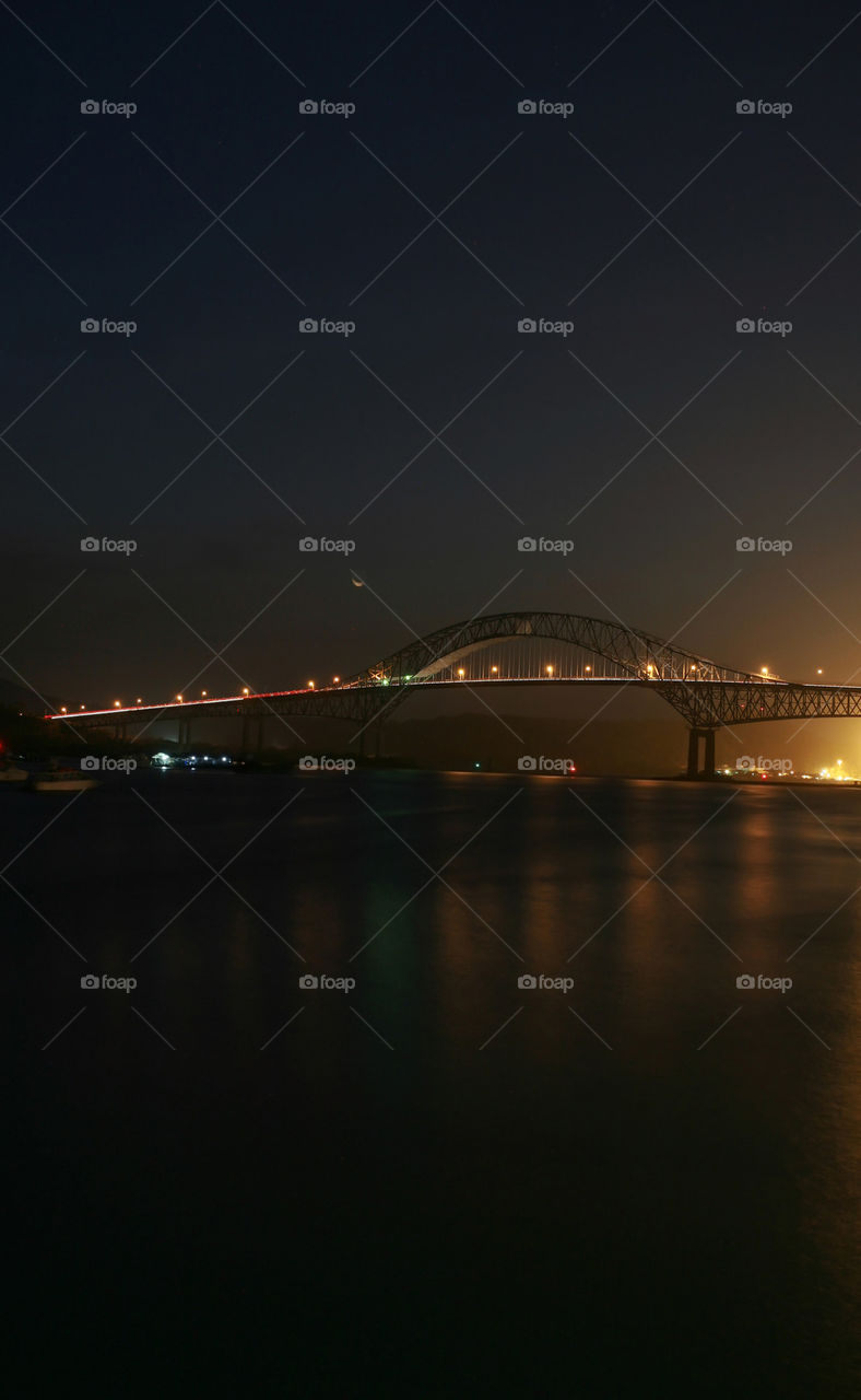 the transamerica bridge in panama city at night
