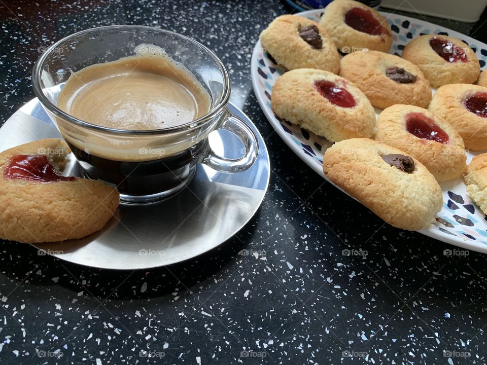 Time for a Nespresso coffee and some yummy Cookies 