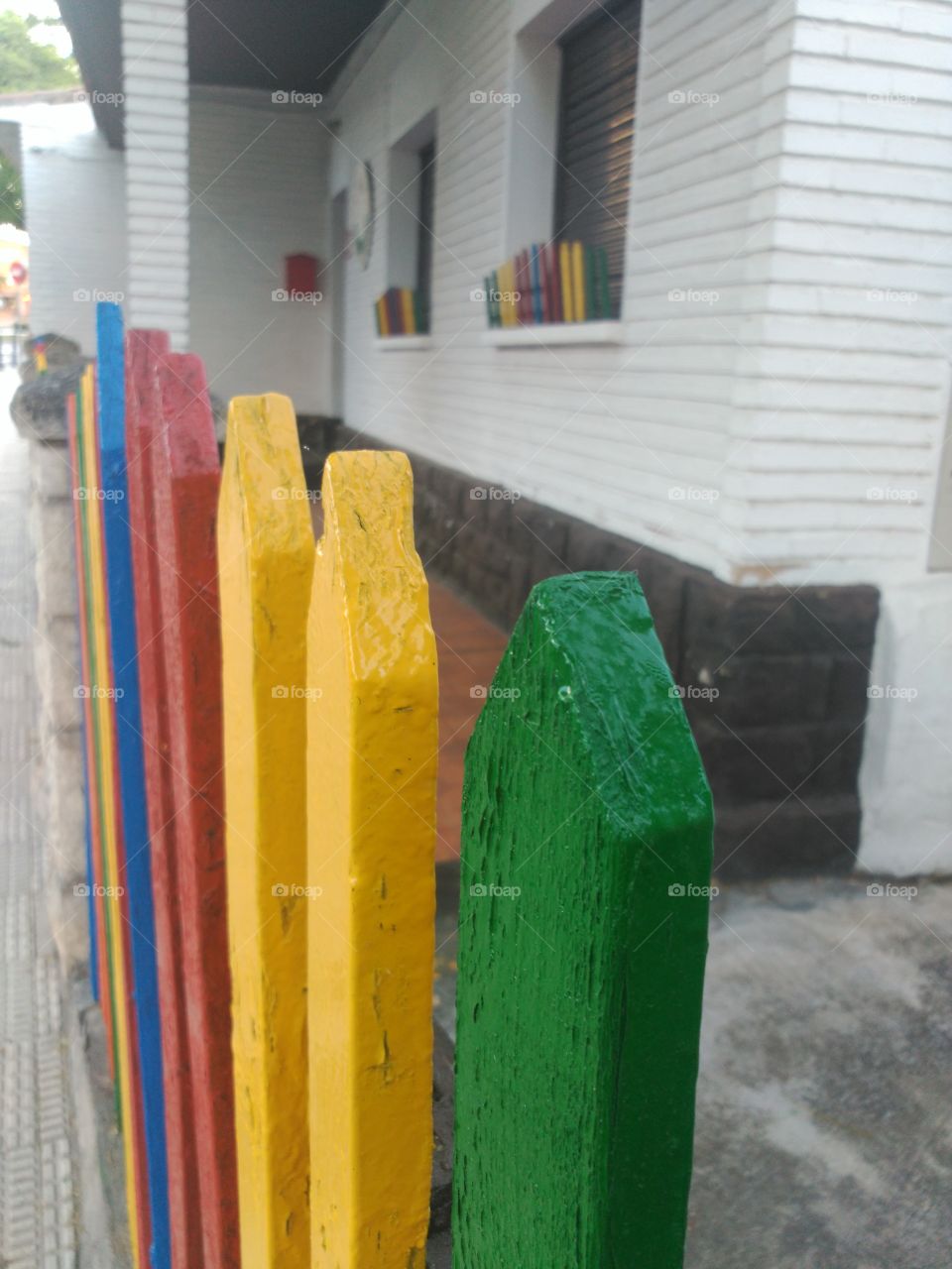 Colourful fence / Valla colorida